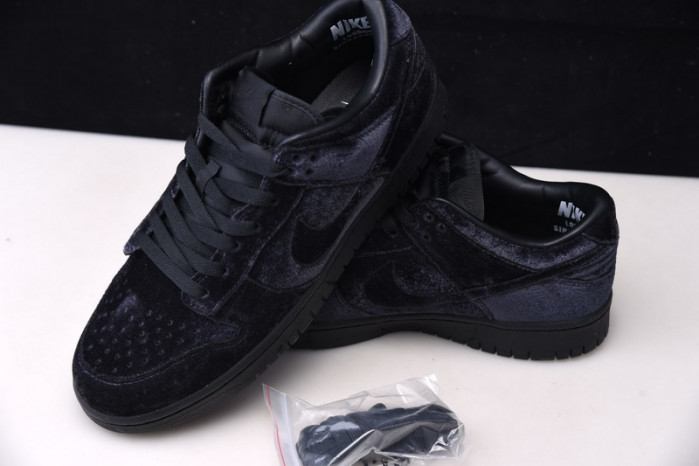 dover street market x nike dunk low triple black dh2686-002