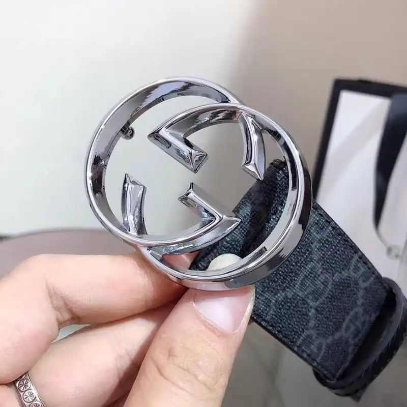 G*u*i s belte 1905bl0254