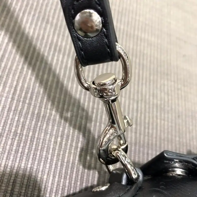 G*u*i bags 1917m0080