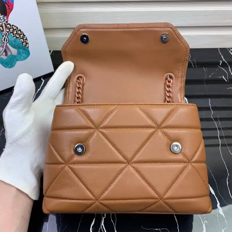 Pra*a bags 19b57b0057