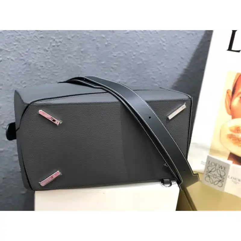 L0ew* s bag 19yan0004