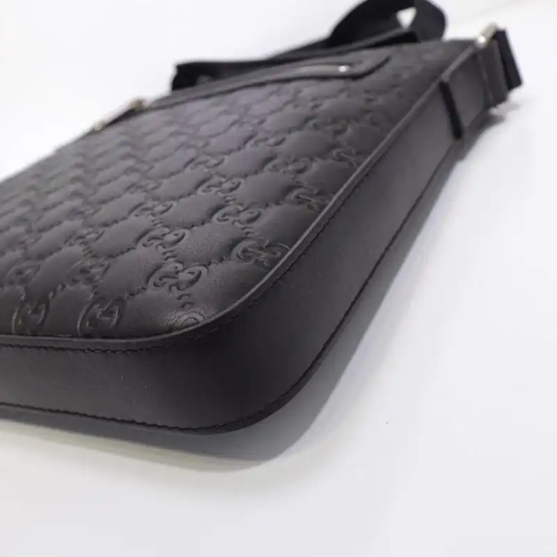 G*u*i crossbody bag 19gm0048