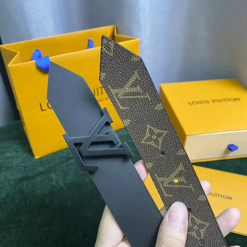 LV Belts 2204XA0032