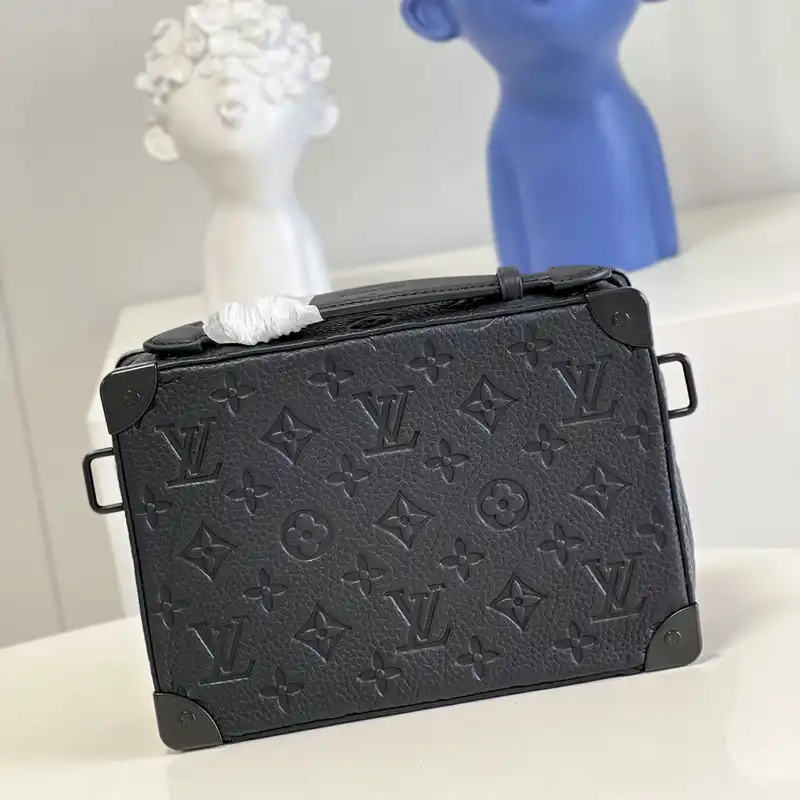 LV Bag 2204YA0011