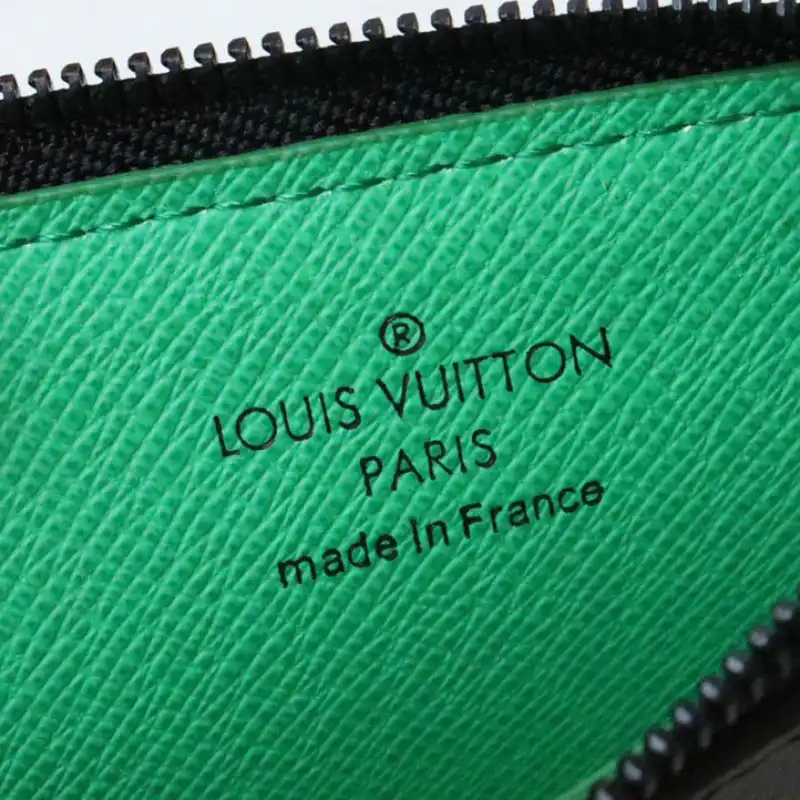 LV Bag 2208DJ0002