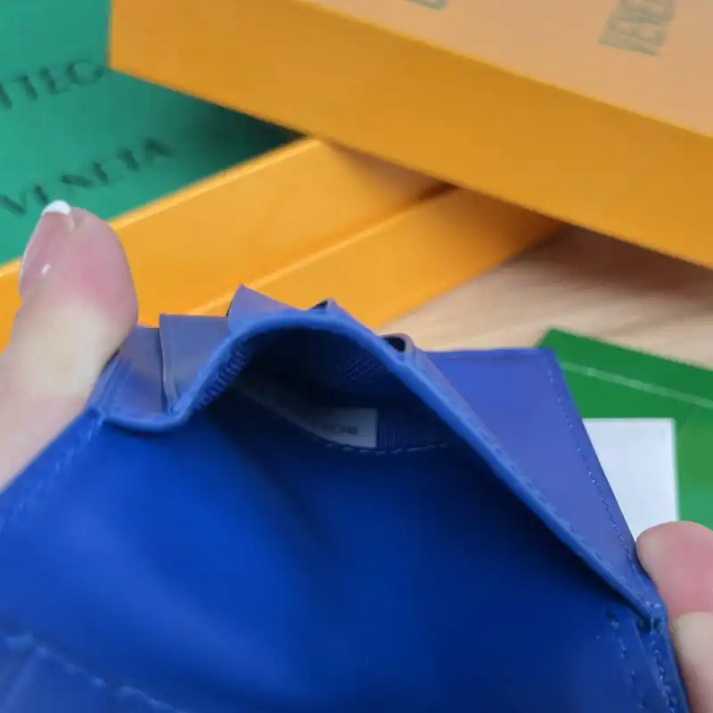 b0tt*ga Ven*ta bag 2209sf0100