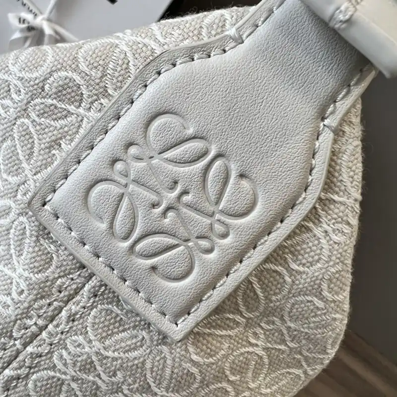 L0ew* bag 2210ya0045