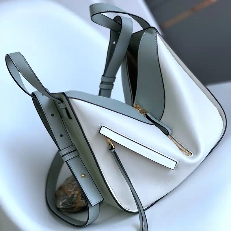 L0ew* bag 2210ya0050