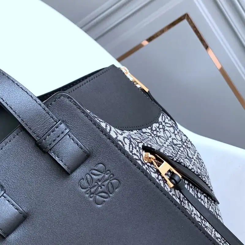 L0ew* bag 2210ya0052