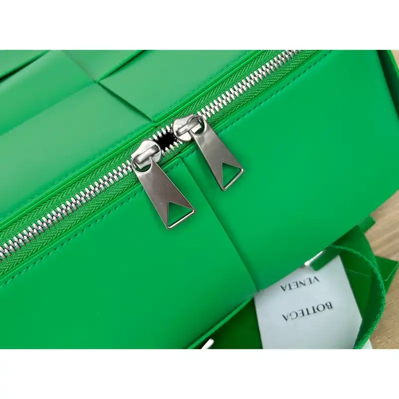 b0tt*ga Ven*ta bag 2211sf0014