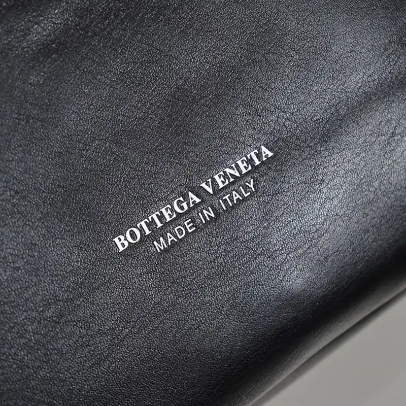 b0tt*ga Ven*ta bag 2212yz0047