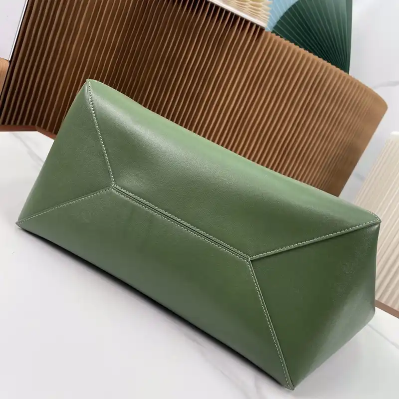 L0ew* bags 2312ya0015