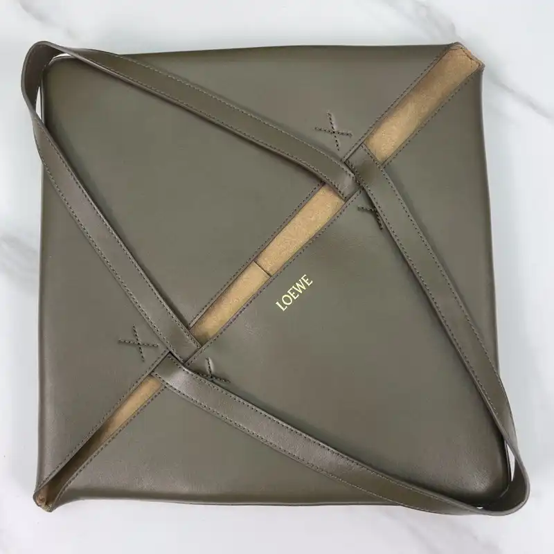 L0ew* bags 2312ya0017