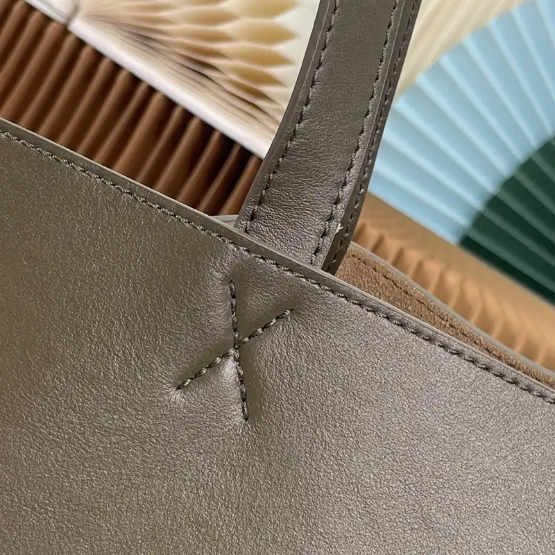 L0ew* bags 2312ya0017