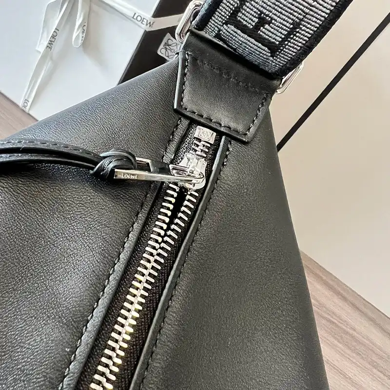 L0ew* bags 2404ya0076