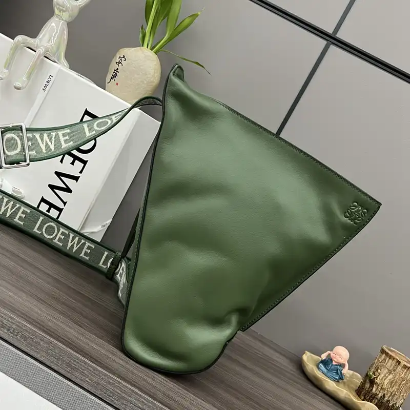 L0ew* bags 2404ya0084