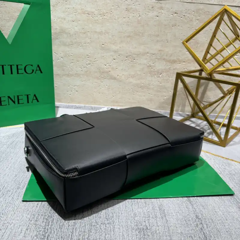 b0tt*ga Ven*ta bags 2406ya0020