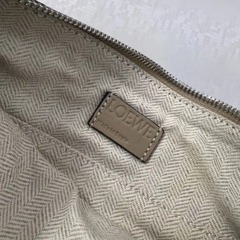 L0ew* bags 2406ya0164