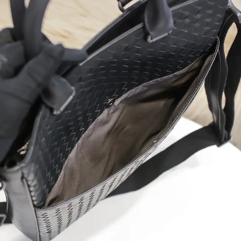 b0tt*ga Ven*ta bags 2411ya0043