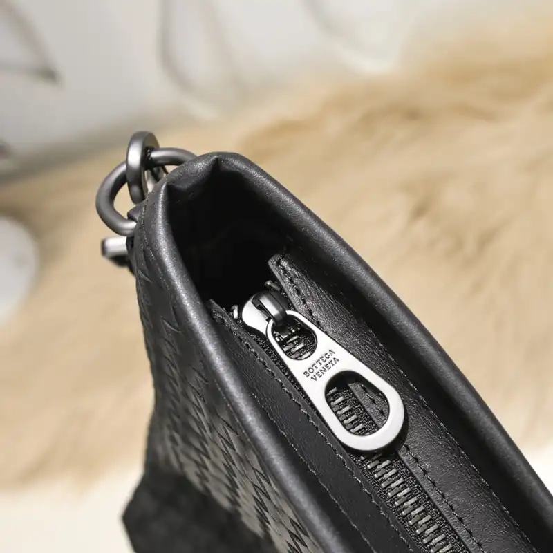 b0tt*ga Ven*ta bags 2411ya0046