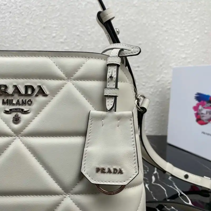 Pra*a bags 2012sh0022