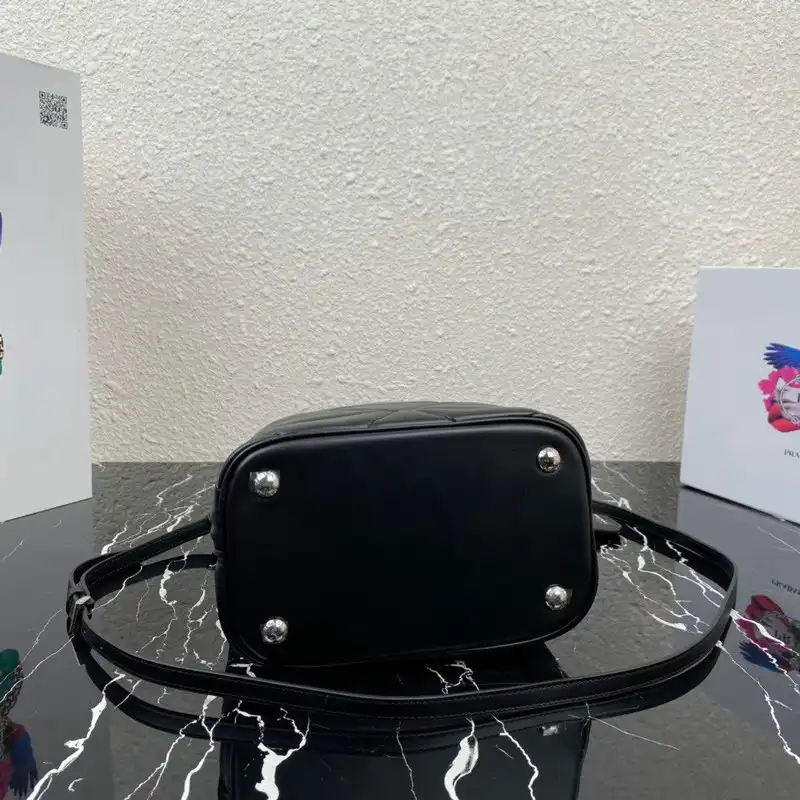 Pra*a bags 2012sh0023