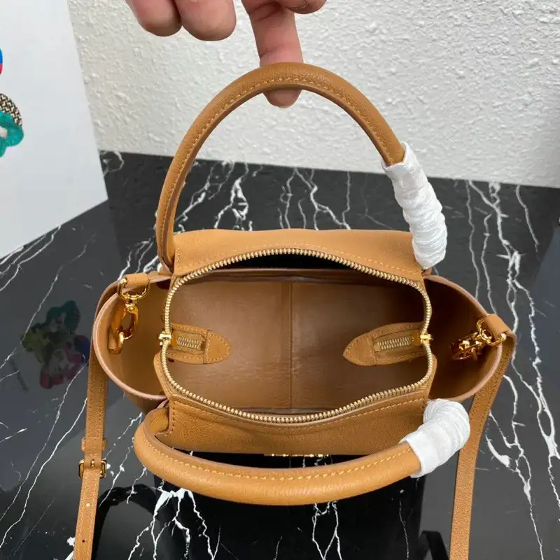 Pra*a bags 2012sh0042