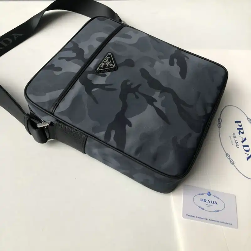 Pra*a bags 2012sh0083