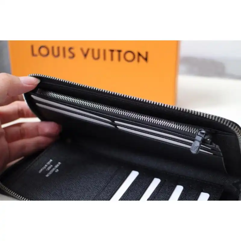 LV Bag 19HT0051