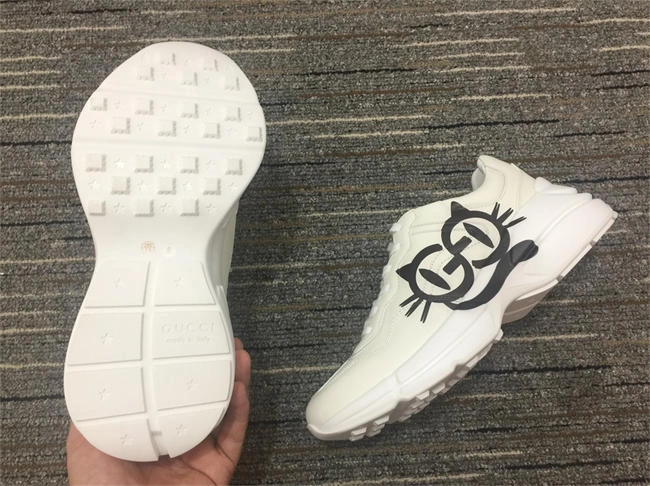 elegant G*u*i rhyton sneaker 240