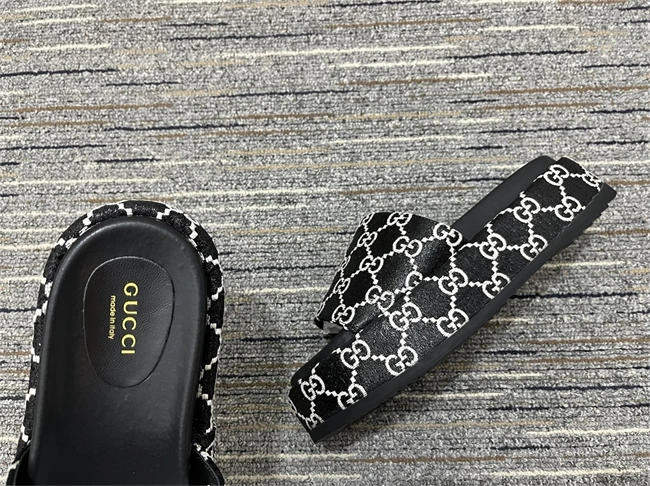 youthful G*u*i side women 472