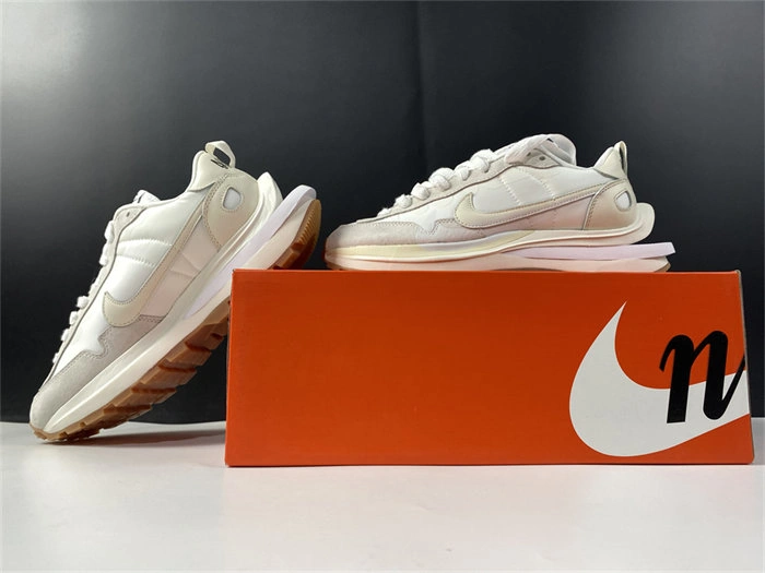 ComfortFit Nike Vaporwaffle sacai Sail Gum DD1875- 5234