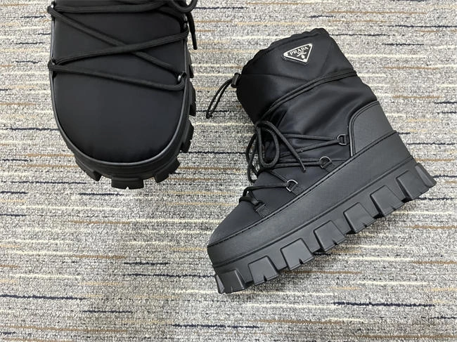 elegant Pra*a boot 3244