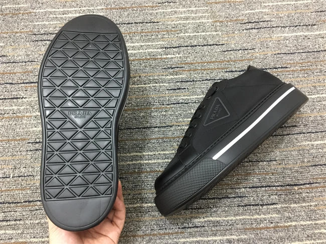 Pra*a leather sneaker unique 3322