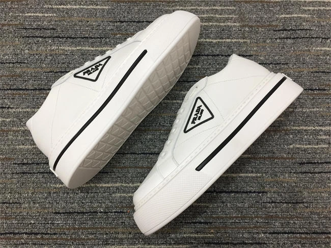 Pra*a leather sneaker premium 3323