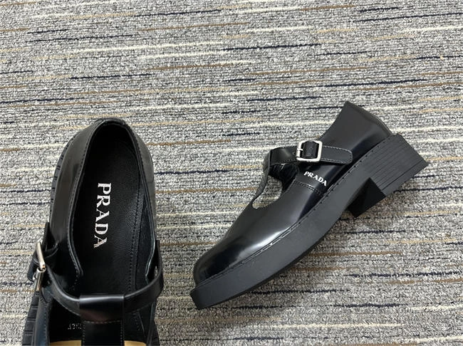 eyecatching Pra*a loafer women 3339