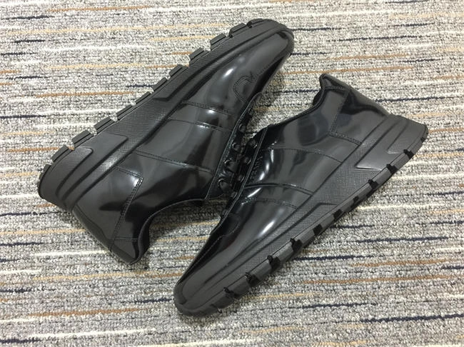 breathable Pra*a sneaker 3363