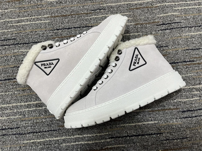 neat Pra*a sneaker women 3392